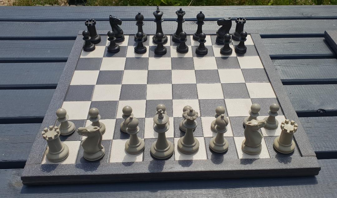 Outdoor ceramic Chess Set (B/W)