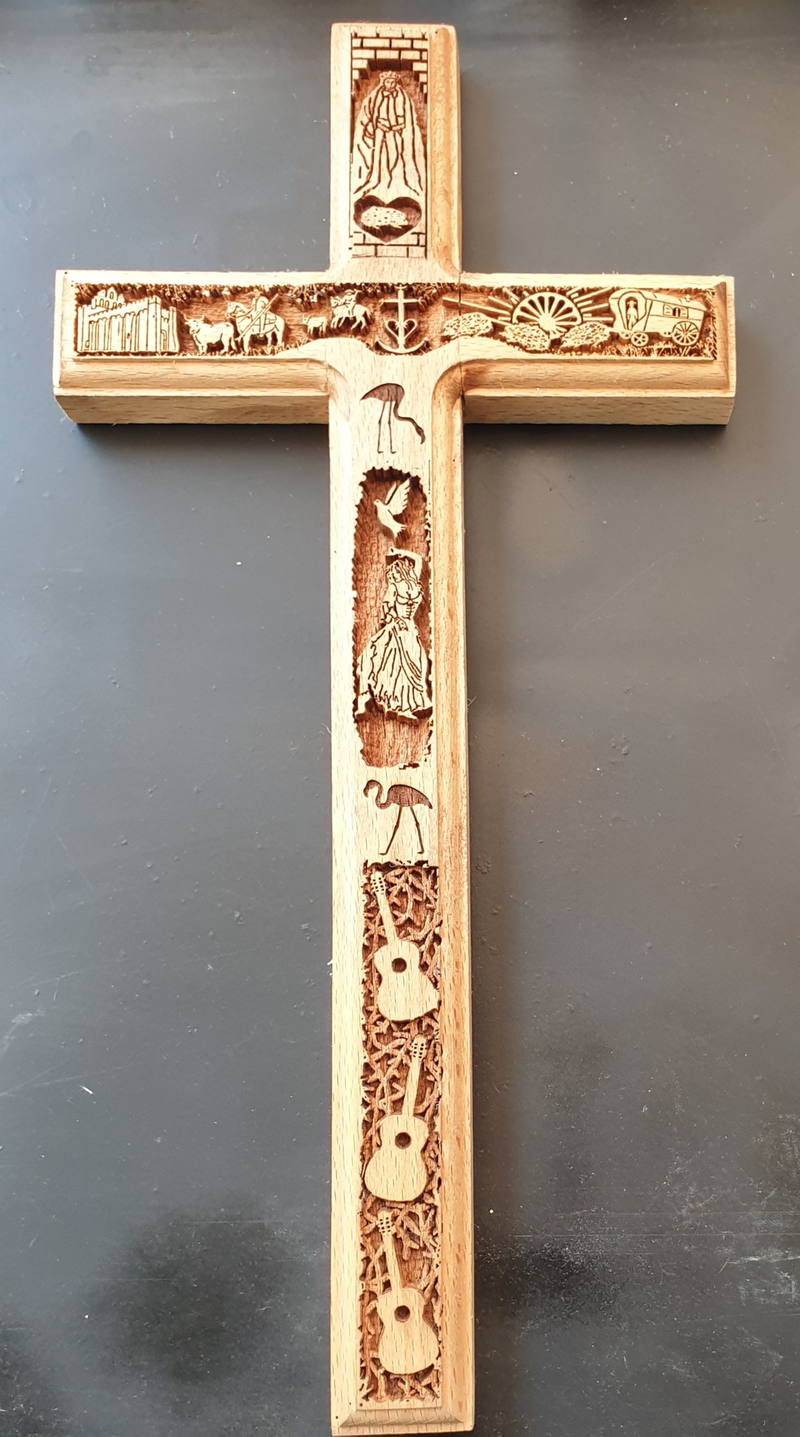GROSSE CROIX SCULPTE
