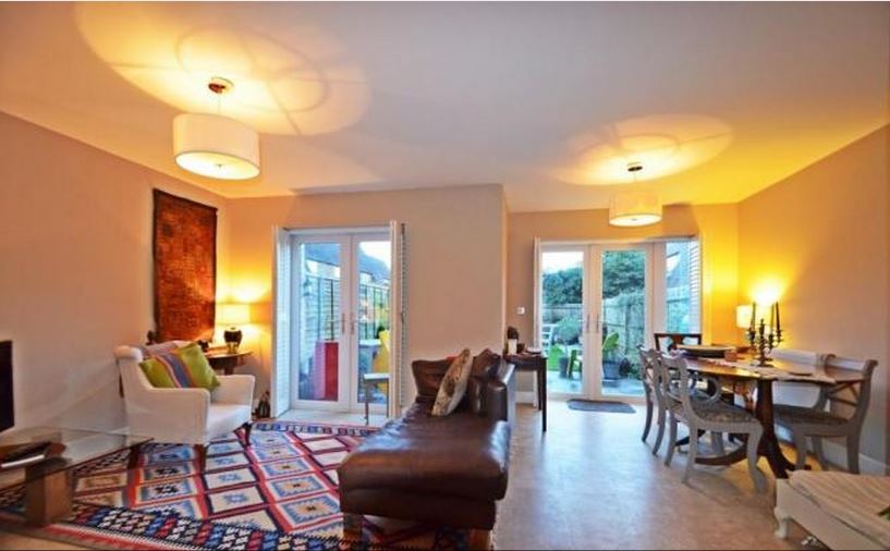 graylingwell park buy to let lounge