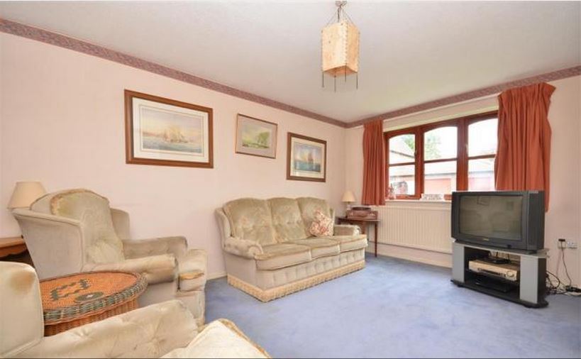 tangmere lounge