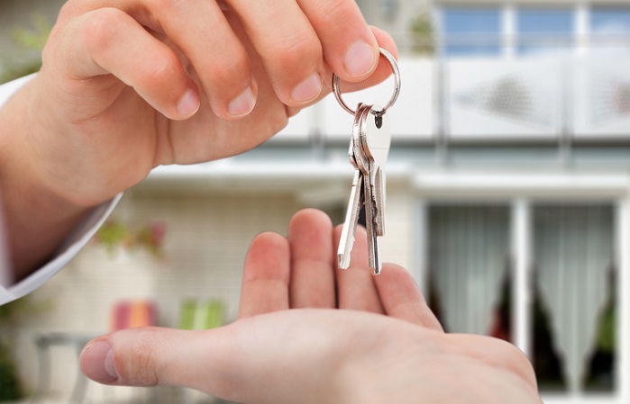 finding new tenants house key handover