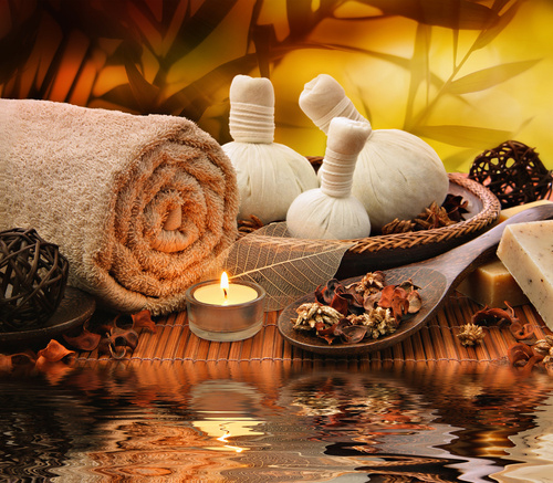 Massage Pizzichili ou Shiro Basti ou Hroud Basti ou Greeva Basti