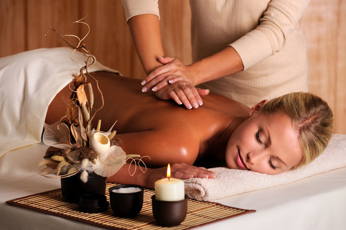 Massage Abhyanga / ou Kalari / ou Marma Chikitsa / ou Kundalini / ou Pinda sweda / ou Podi kizhi 