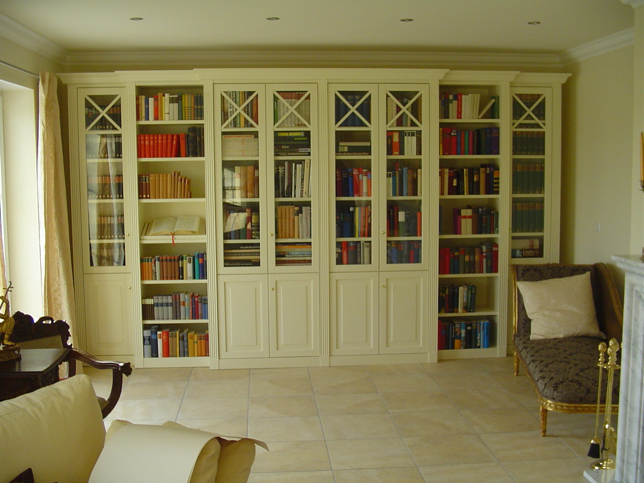 wunderschöne stilvolle Bibliothek