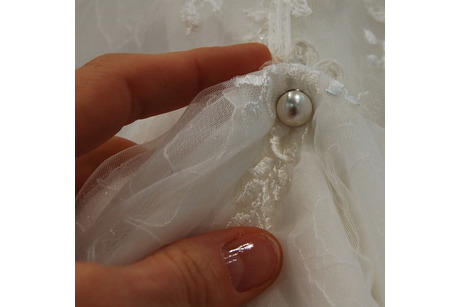 Dress-up mit Perle im Brautkleid