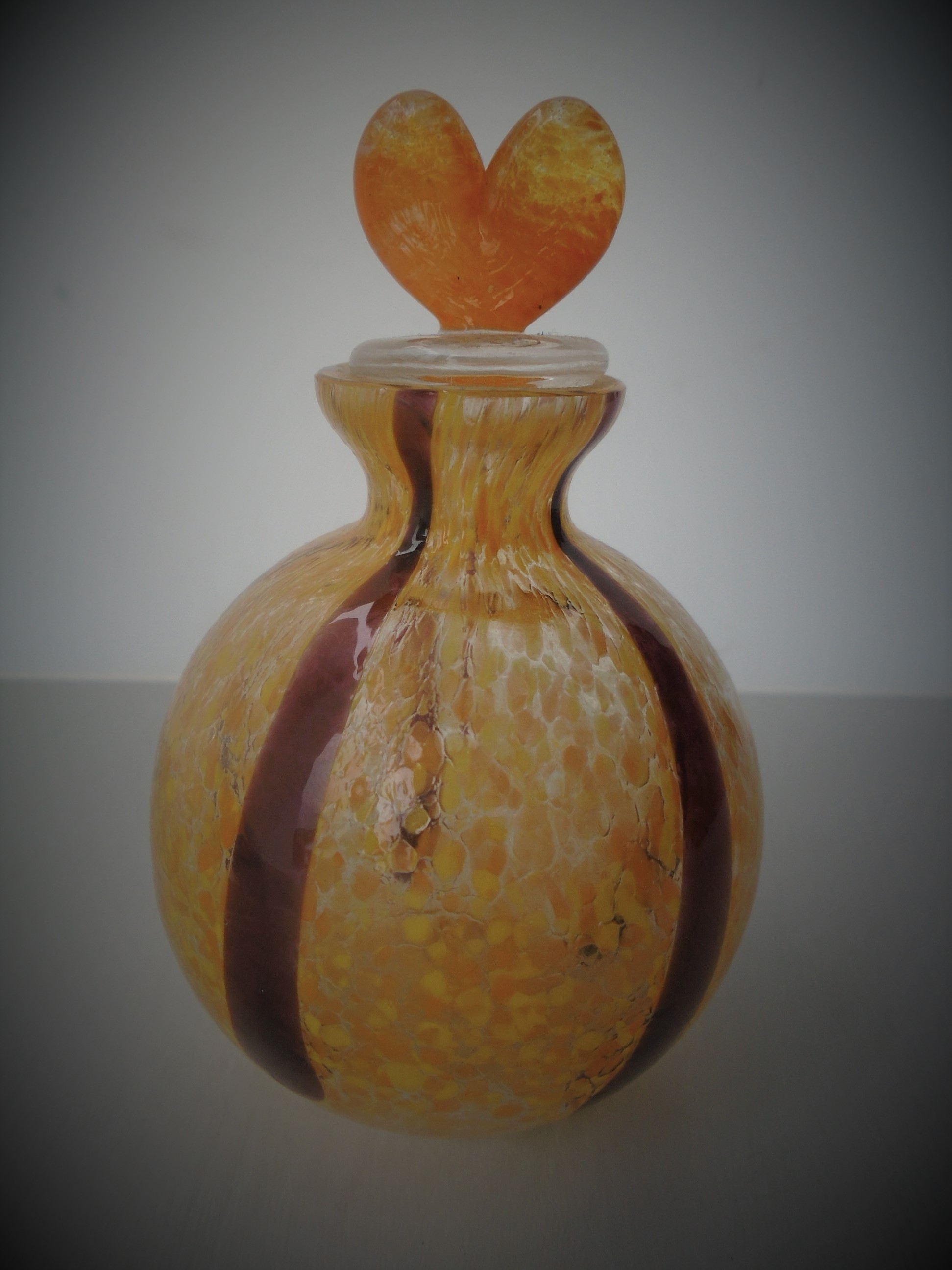 Offered for sale is a PRETTY GLASS PERFUME BOTTLE WITH HEART SHAPED STOPPER.