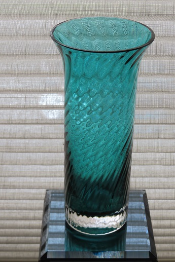  Dartington Crystal Frank Thrower “Flare” Pattern Vase in Kingfisher. 