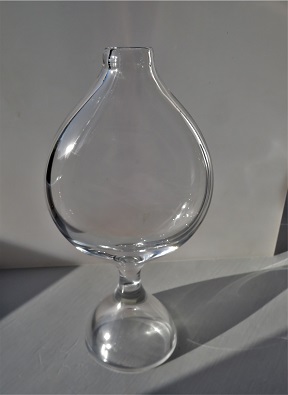 Beautiful and unusual 50s vintage Kosta Vicke Lindstrand clear crystal glass vase. 