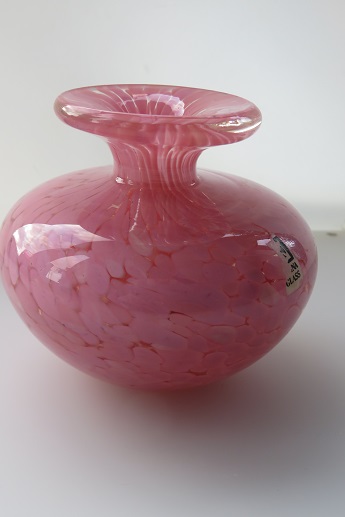 Pretty Mdina  vase in a dusky speckled pink decoration
