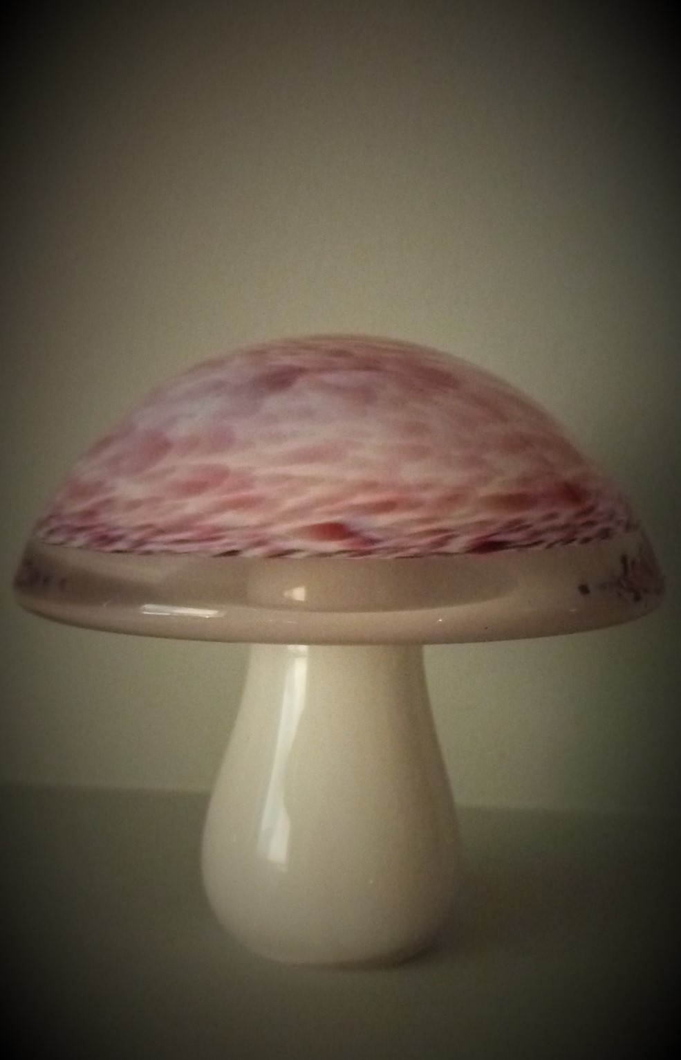 Wedgwood 1970s vintage Ronald Stennett-Willson pink and white mushroom 