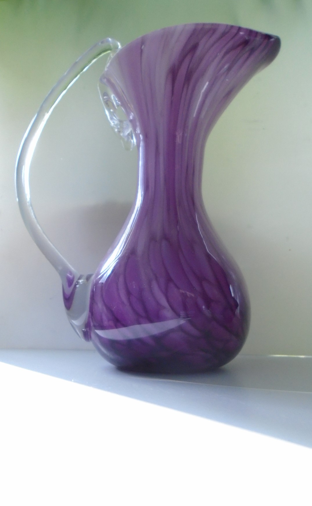 Attractive Alum Bay Glass  jug with large applied clear glass handle and pulled rim.