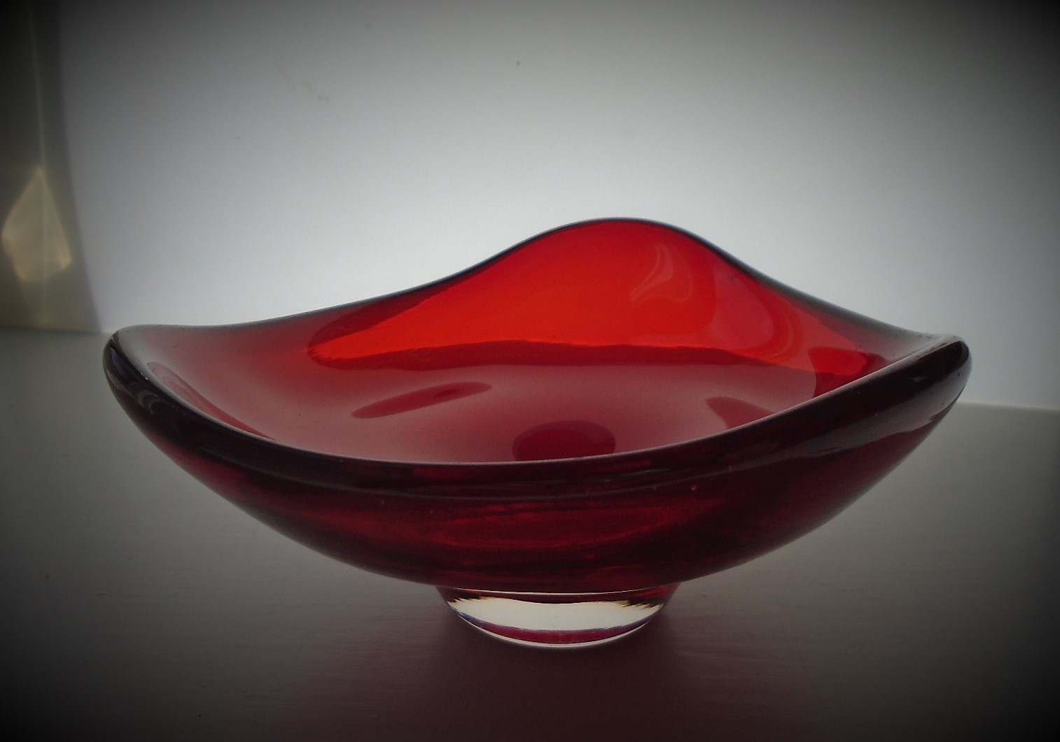 VINTAGE GEOFFREY BAXTER WHITEFRIARS GLASS RUBY RED TRICORN DISH PATTERN NO. 9516.