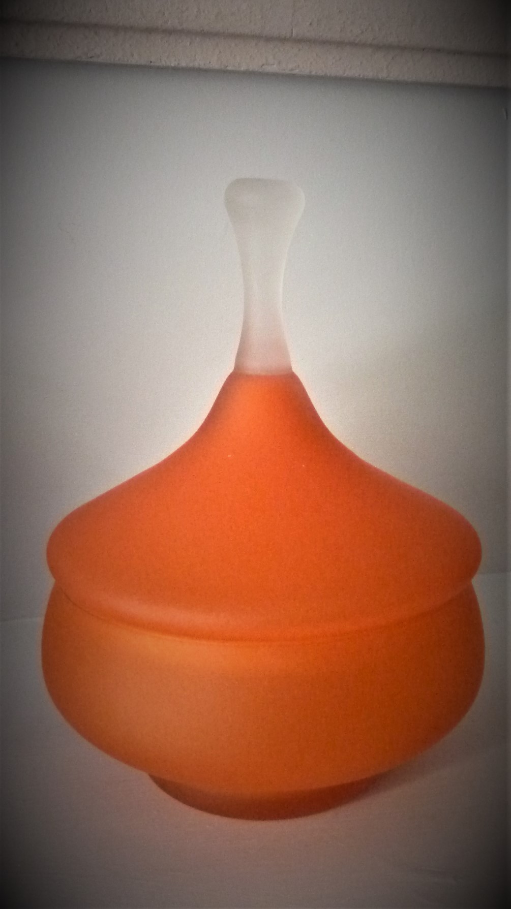  Empoli style lidded Bowl in a vibrant satin finish orange colourway