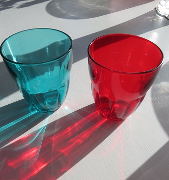  A pair of stylish retro Italian made glass beakers