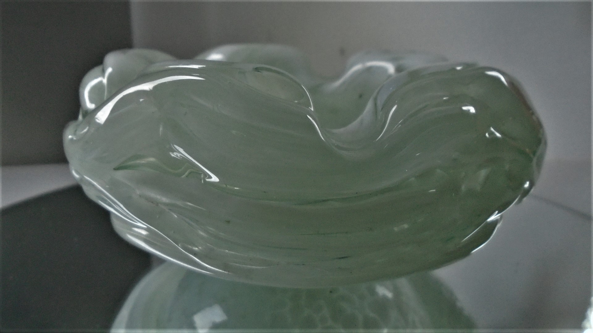 Charming subtle example of MALTESE GLASS in the form of this Vintage Mdina white speckled Glass Bowl. 