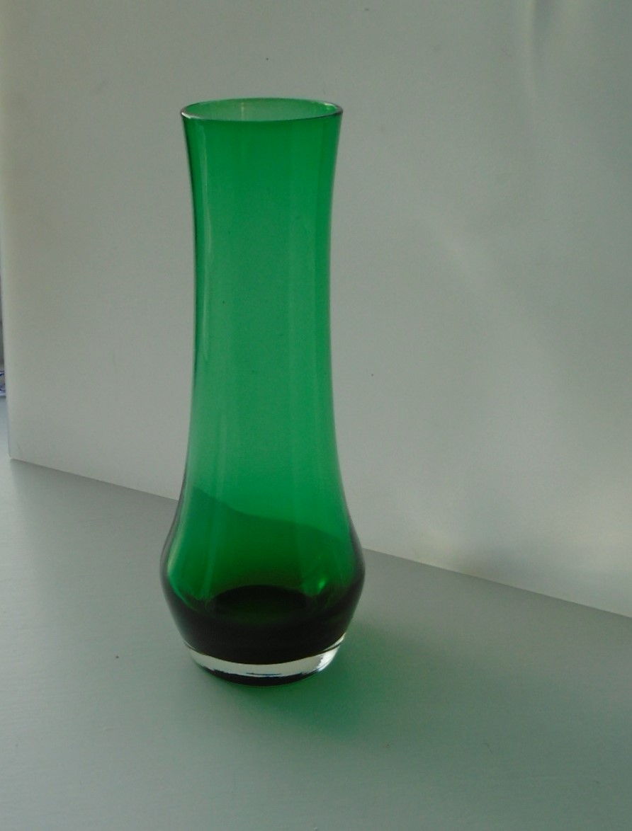 Fine example of a simple classic Tamara Aladin Vintage Glass Vase in the Emerald Green colourway.