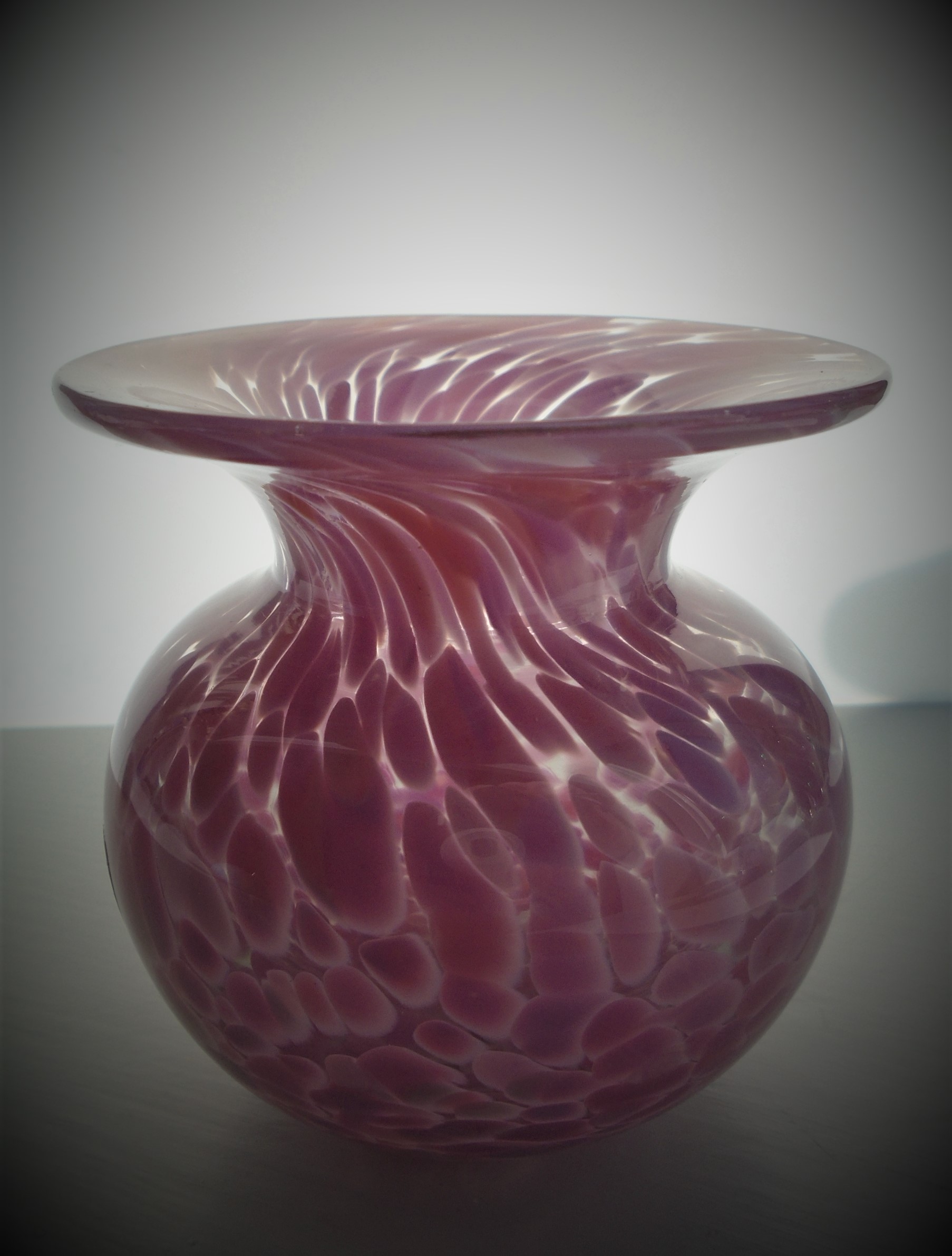 Mdina Mottled Pink Glass Vase. Its in good condition.