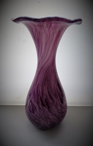 Lovely handmade Alum Bay Glass Vase