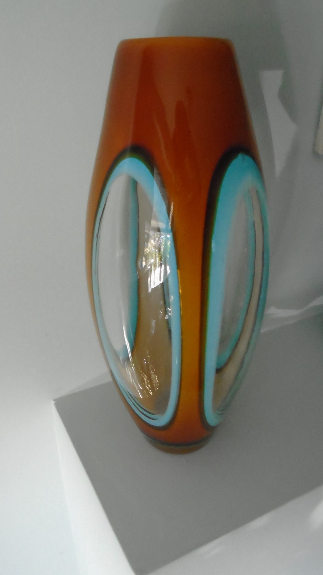 1970s Laguna Vicchia Murano Art Glass “Lens” Vase. It stands 34cms in height and is in good used condition free from chips and cracks.  Weighs upacked 1.4Kgs.