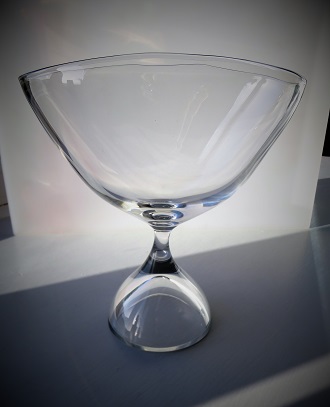 Beautiful vintage Kosta Vicke Lindstrand clear crystal glass oval comport with bell shaped pedestal.
