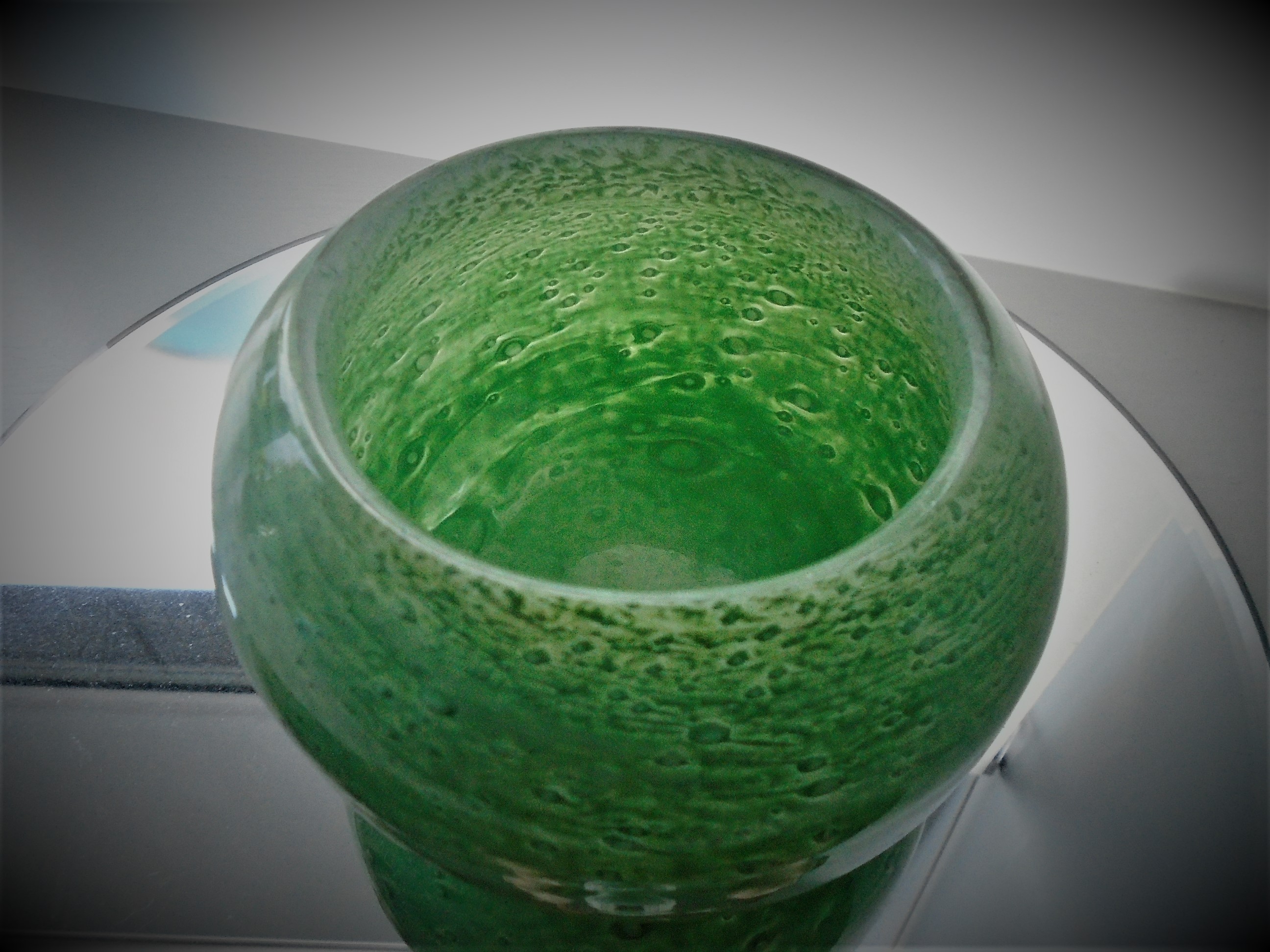 1950s VINTAGE NAZEING CLOUDY GREEN COLOURED GLASS BOWL.
