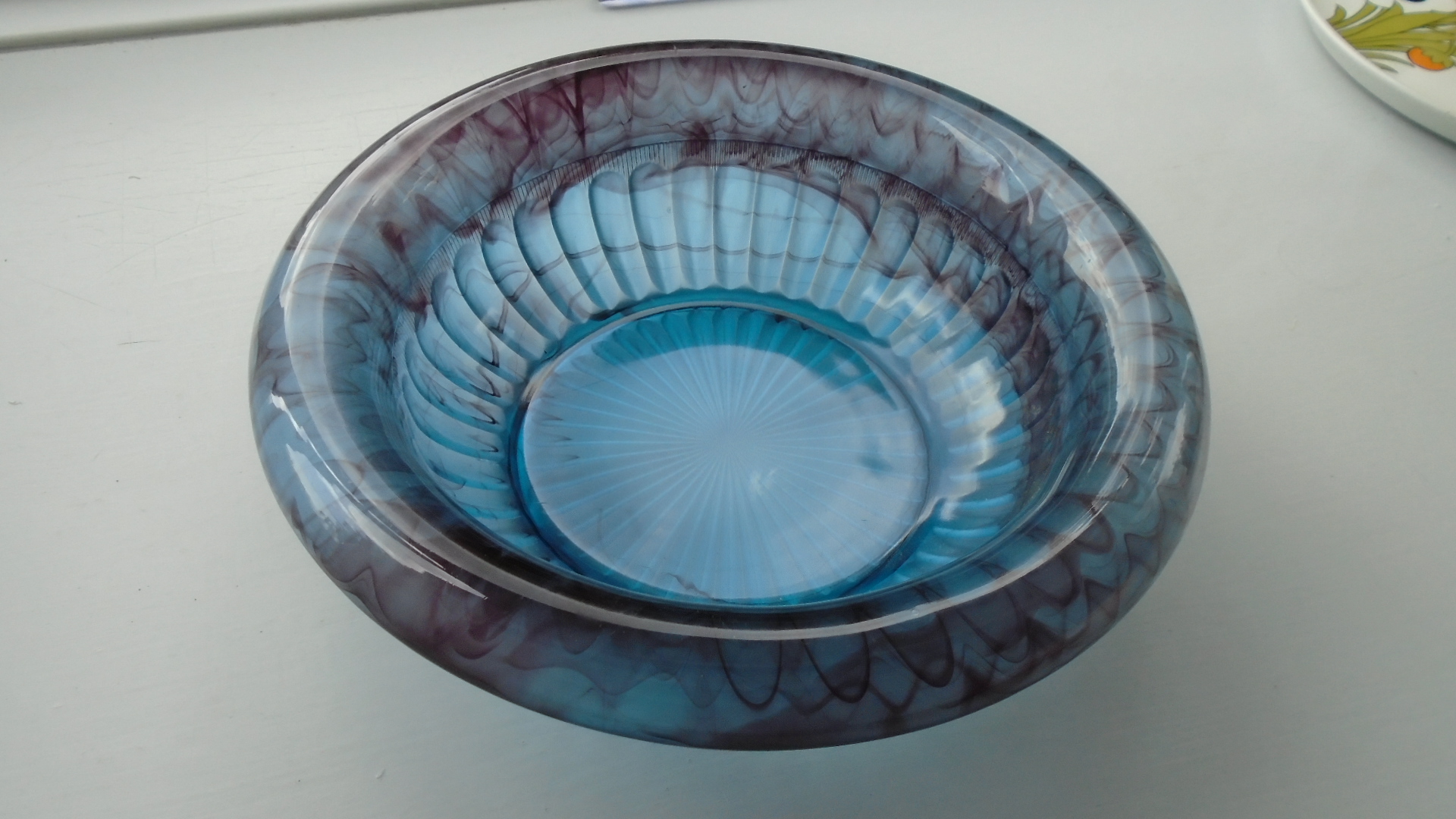 Fine example of a Vintage 1930s Art Deco Davidson Cloud Glass Bowl Pattern No.1910MD in Blue.