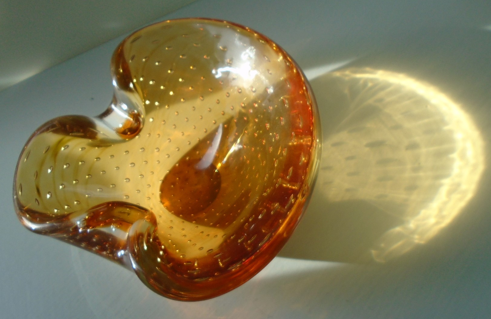 Elegant vintage Murano Bullicante Amber Glass Bowl