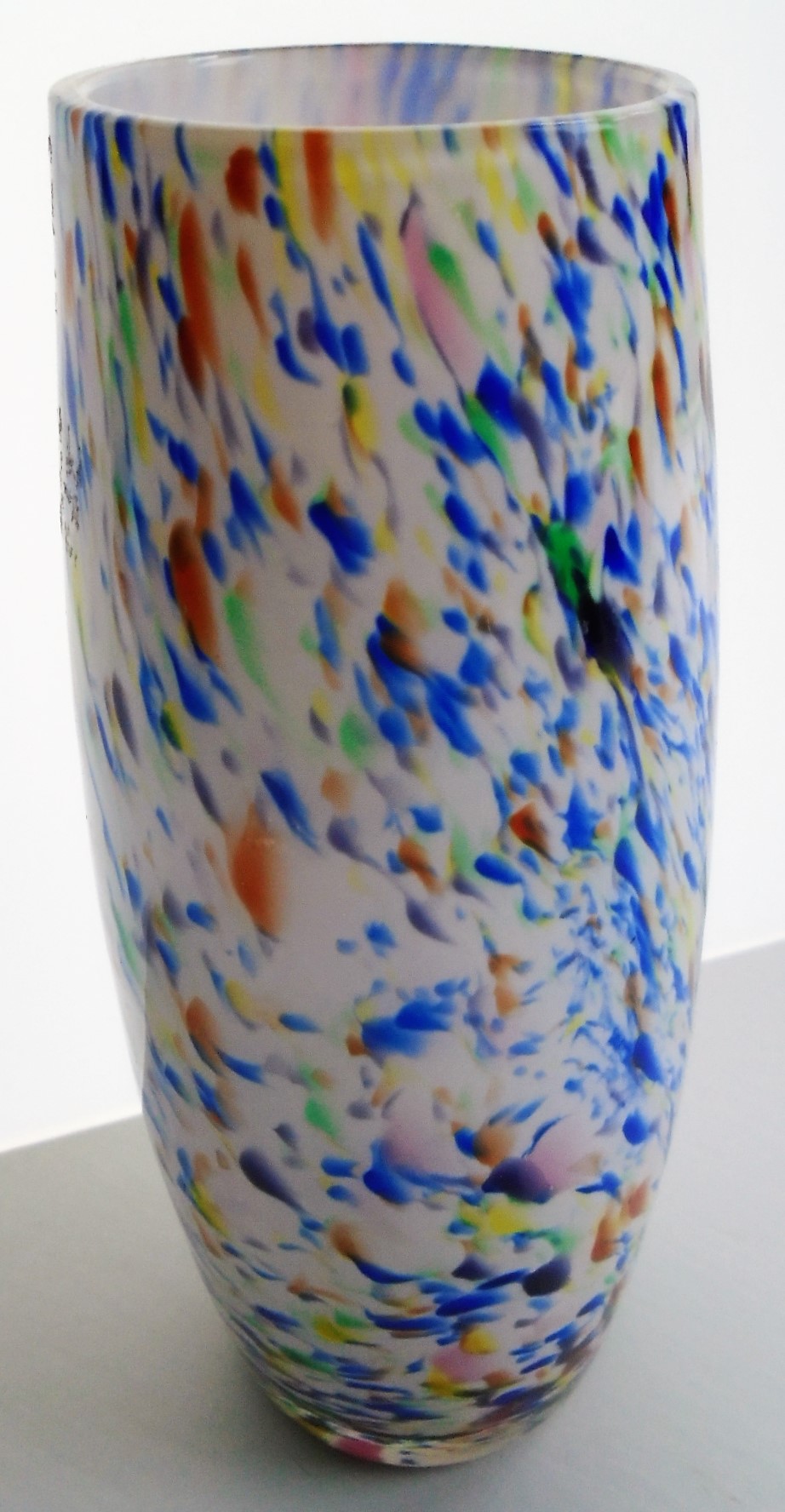 Pretty vintage Murano Spatter vase