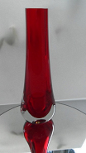  70s vintage Whitefriars ruby teardrop glass vase designed by Geoffrey Baxter  Pattern No.9571
