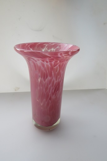 Pretty Mdina flared rim vase in a dusky speckled pink decoration.
