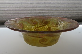 Early example of Monart Glass in the form of this small bowl