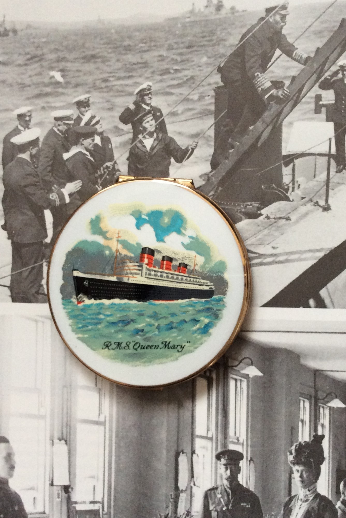 Vintage Stratton Souvenir RMS Queen Mary Powder Compact with box