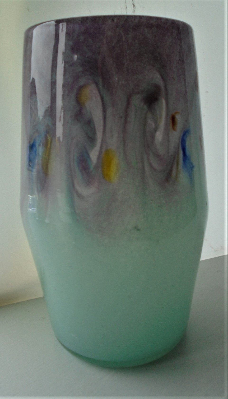 Fine example of a 1970s vintage piece of Scottish Strathearn Glass. 