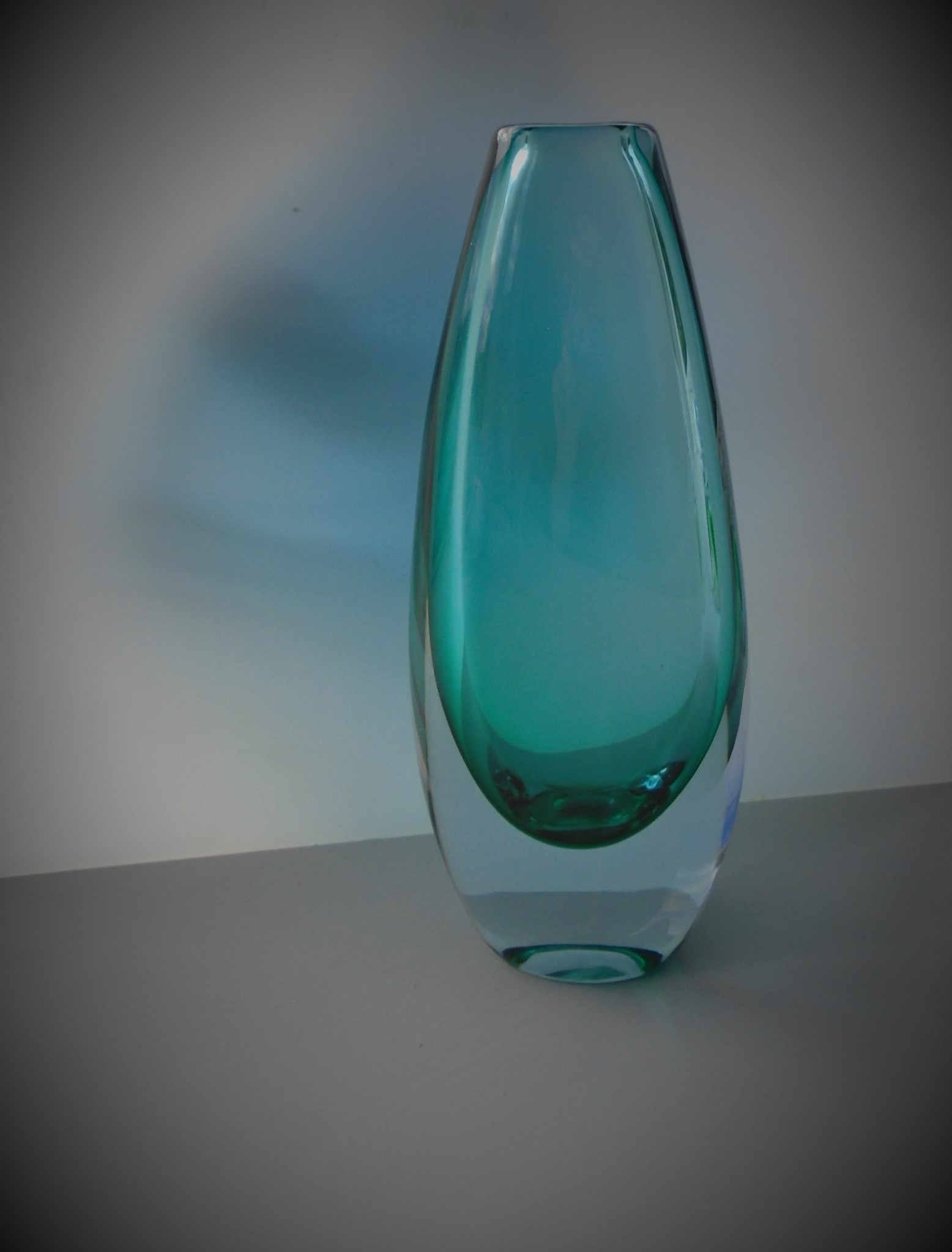 Stunning piece of Mid Century Glassware in the form of this Gunnar Nylund.Strömbergshyttan  Sommerso  glass vase. 