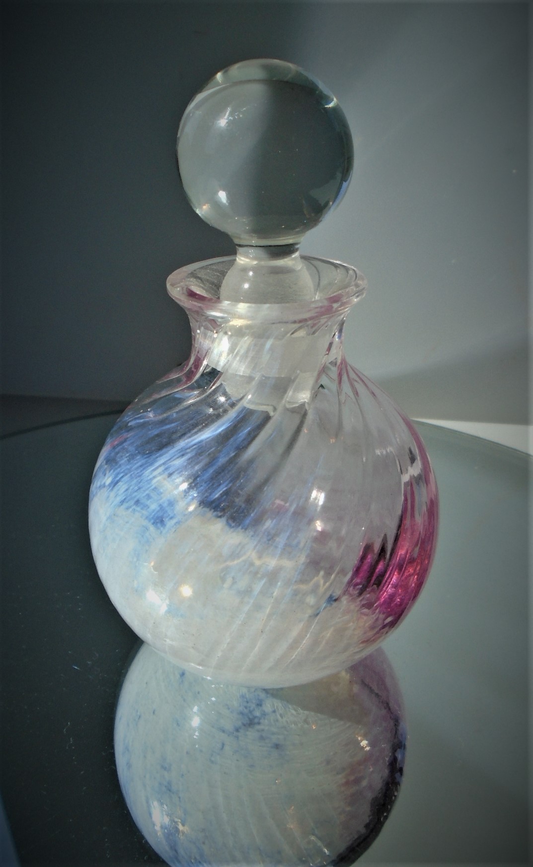 Pretty vintage Caithness Glass Perfume bottle.