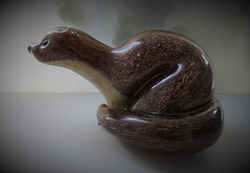 Beautiful Langham Glass Brown Otter Figurine.