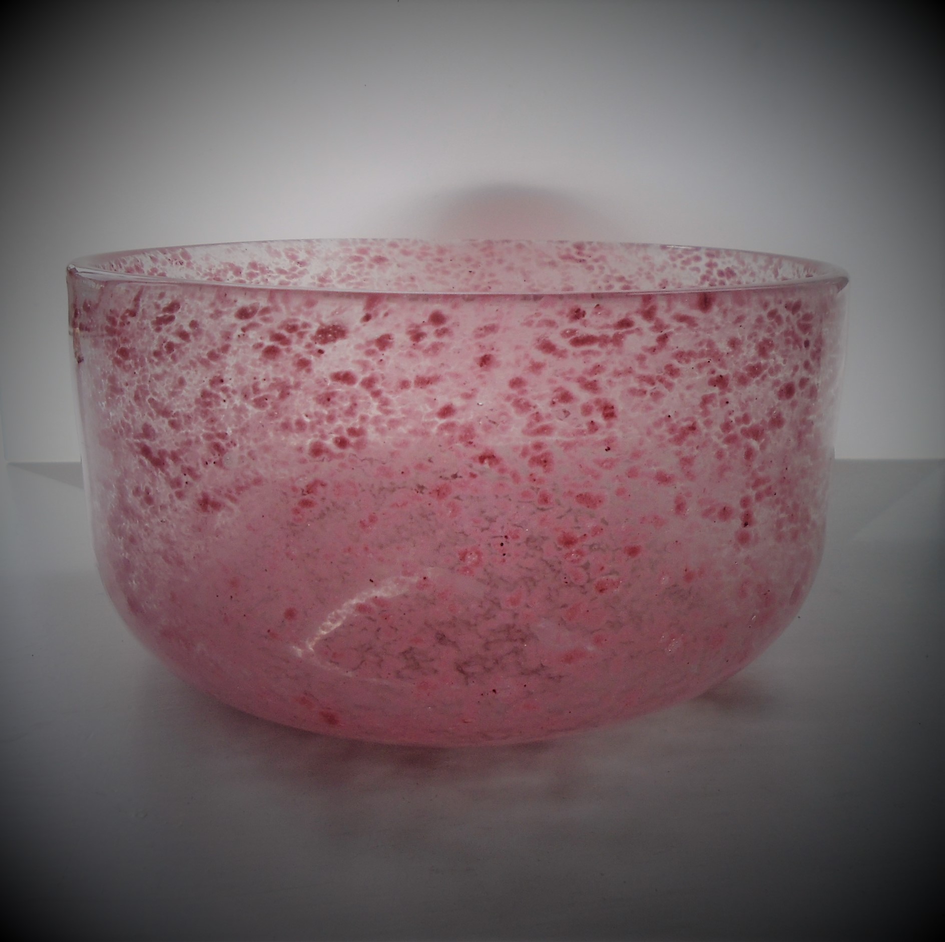 Stunning 1970s Swedish Ekenas glass bowl from celebrated glassmaker John-Orwar Lake.