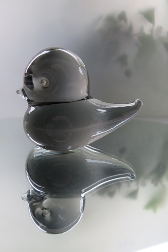 Small pretty smoky glass Reijmyre bird figurine. 