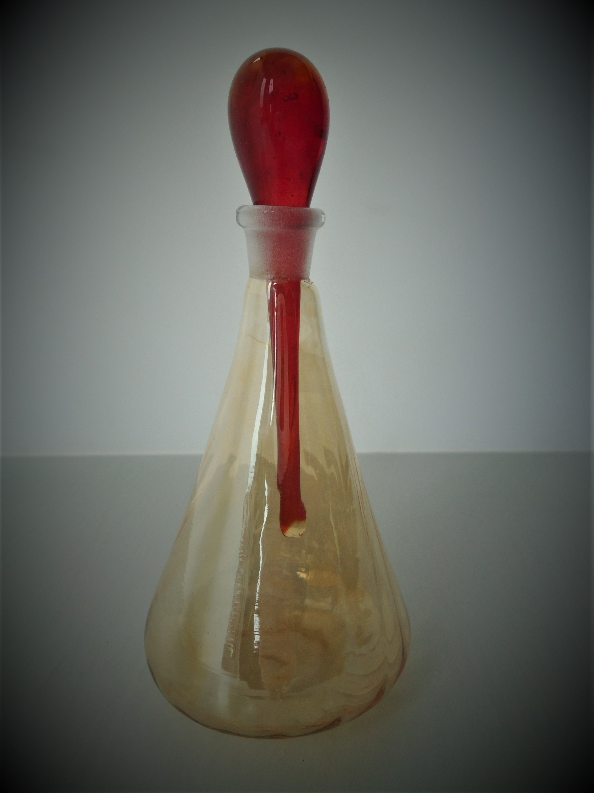 Offered for sale is a PRETTY CONICAL SHAPED GLASS PERFUME BOTTLE.