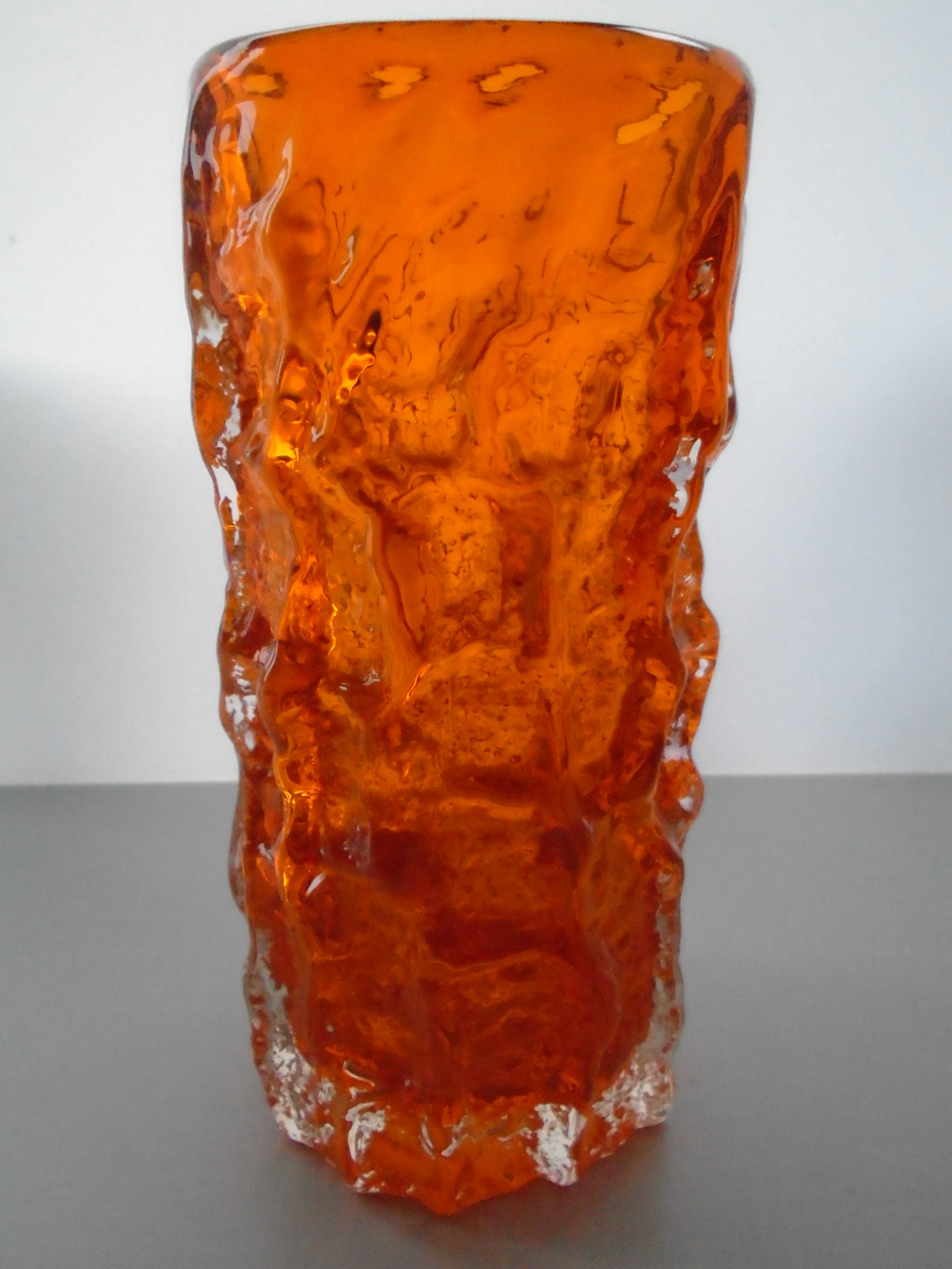 Fine example of a vintage 6ins high Whitefriars Glass Geoffrey Baxter Tangerine Bark Effect Vase Pattern 9609.