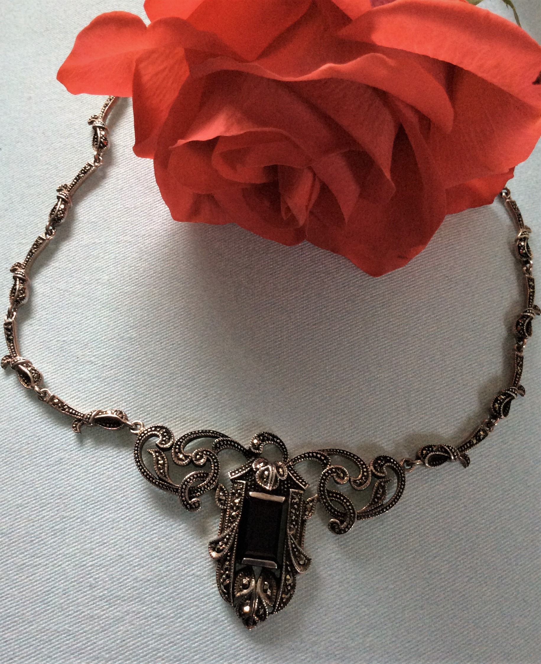 Vintage Hallmarked 925 Sterling Silver & Onyx Art Deco Style Necklace. 