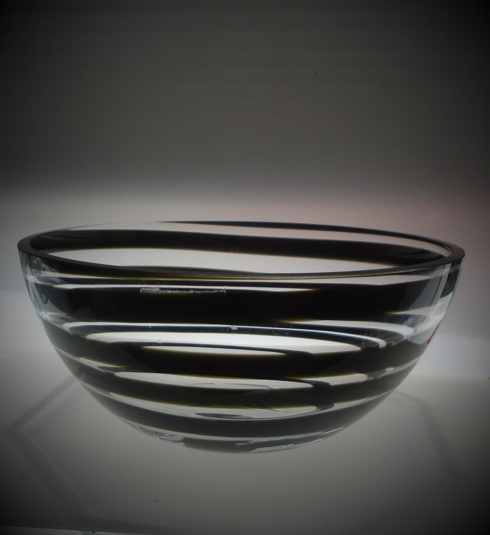 Offered for sale is a lovely piece of KROSNO CRYSTAL IN THE FORM OF THIS LARGE GLASS BOWL