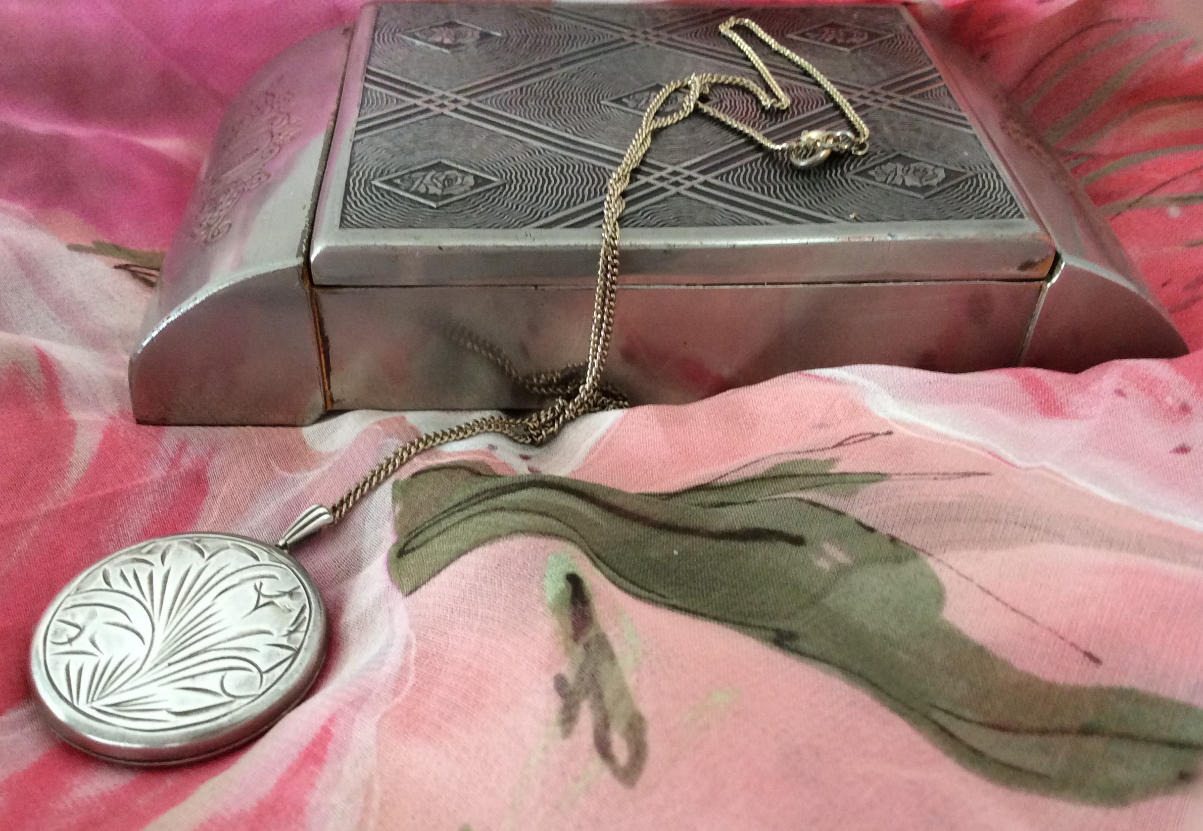 Vintage Sterling Silver Pendant locket and Chain