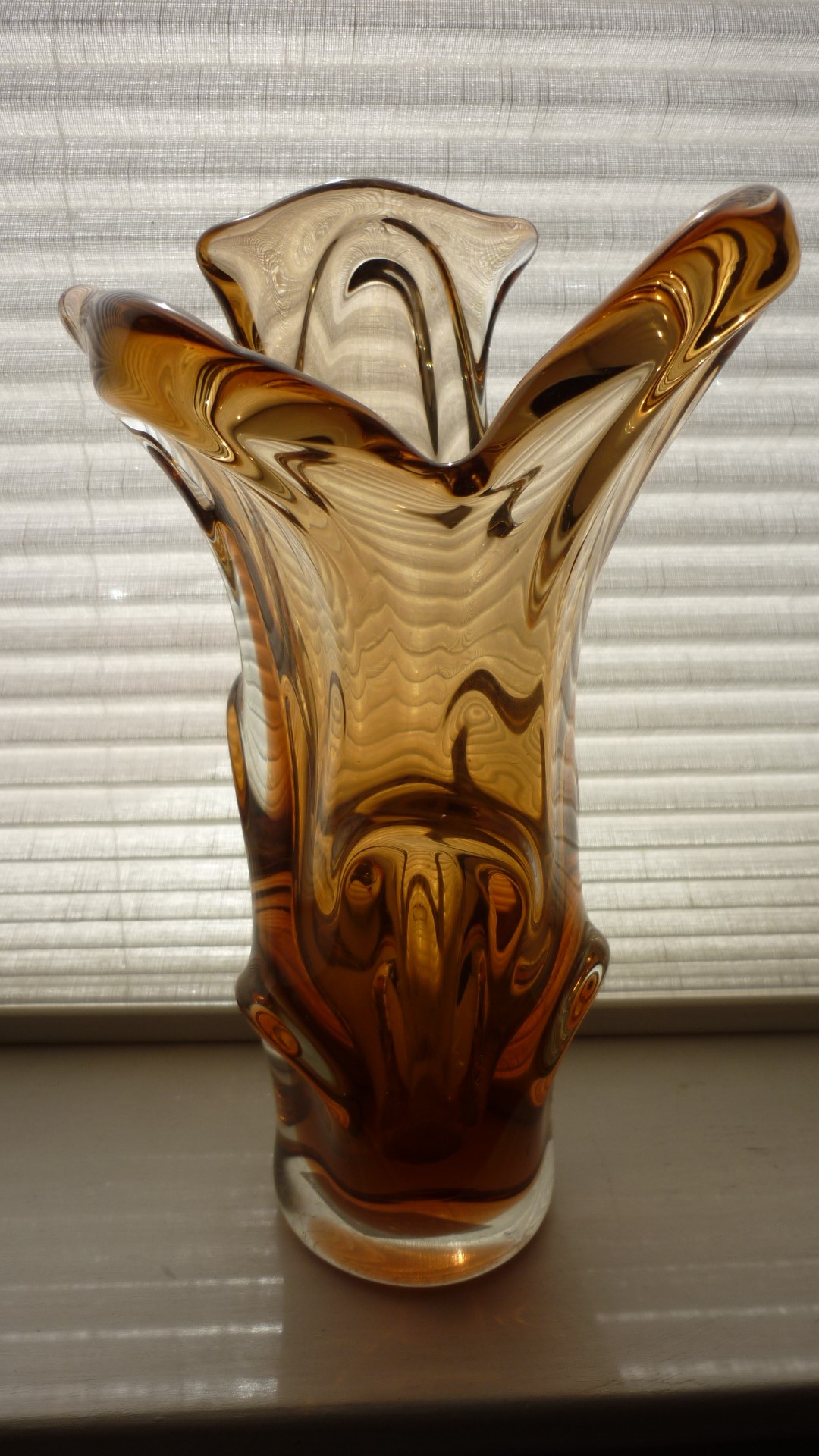 1960s Skrdlovice Czech glass vase, most likely the work of Jan Kotik. 
