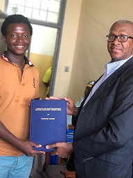 Ansumana aus Belebu erhält Diplom