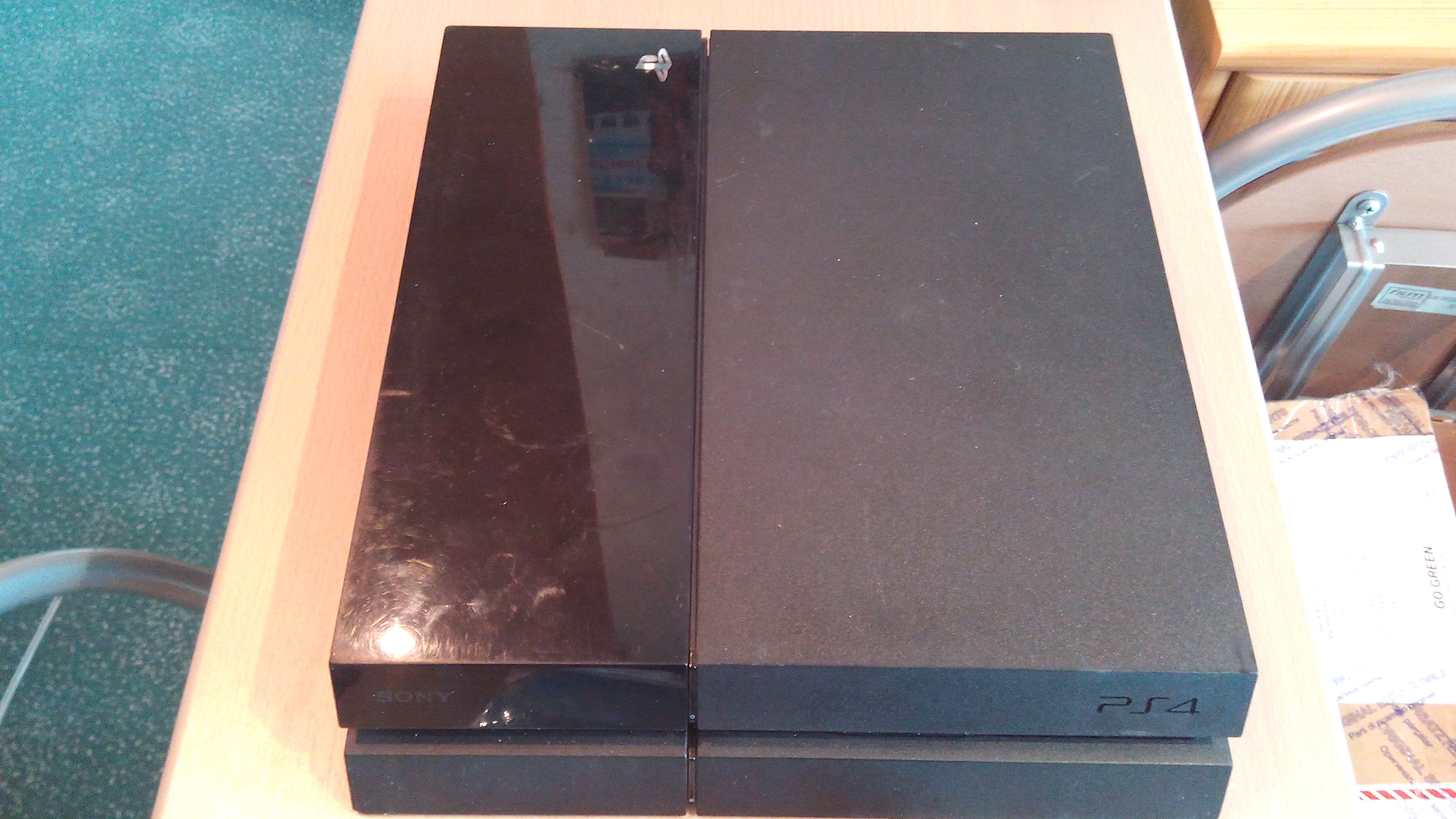 PS4 500GB mit der sehr gesuchten Firmware 5.05 Version. Ohne Controller nur Konsole zum Preis 169,00€ mit Versand. Gebrauchter zustand mit üblichen Gebrauchsspuren am Gehäuse. 