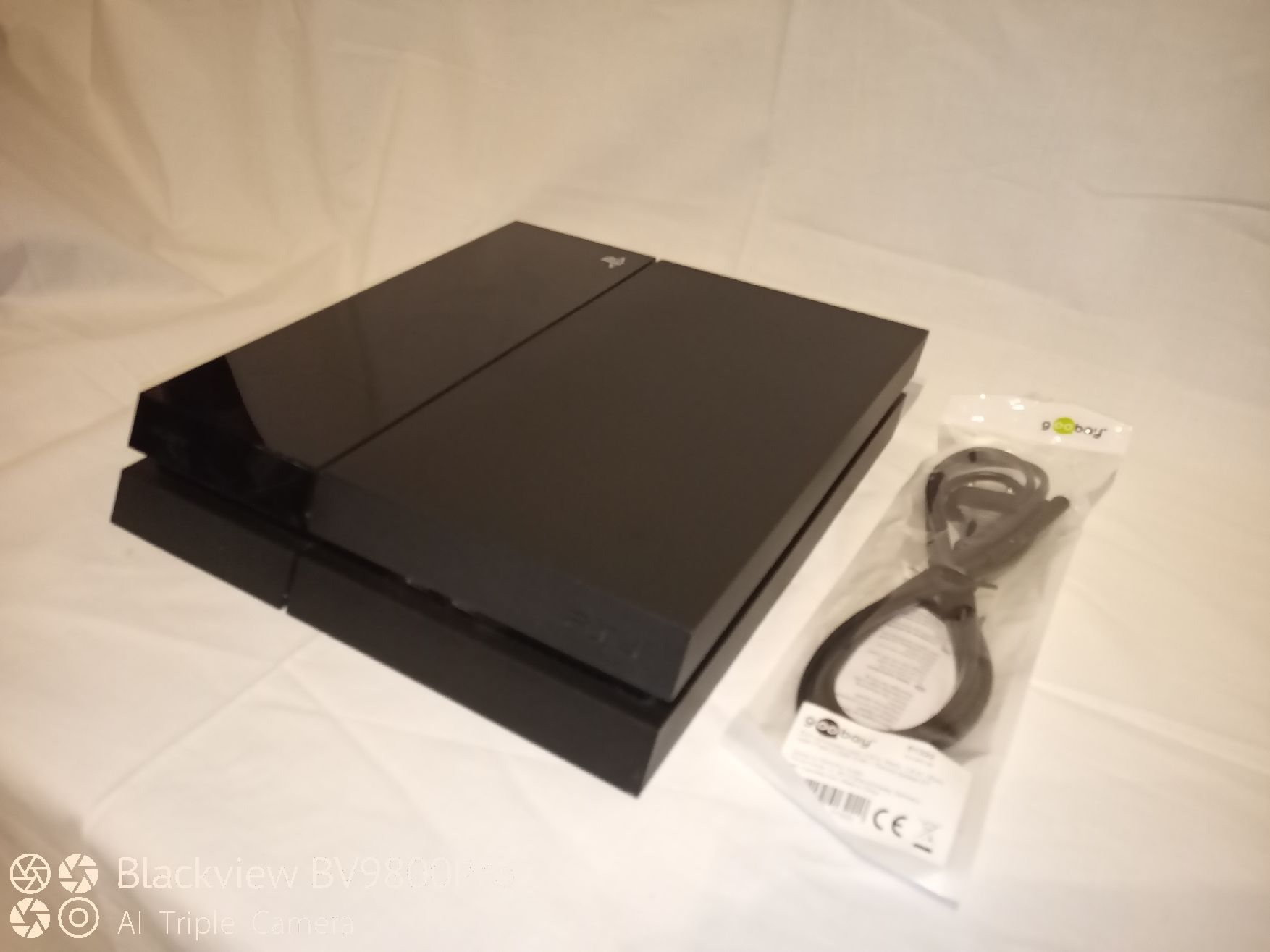 Nur PS4 Konsole ohne Controller mit 500GB zum Preis 95,00€ mit Versand. Akzeptablen gebrauchter am Gehäuse. 